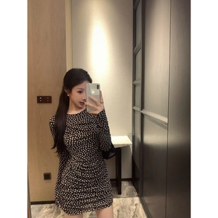 短裙圆领收腰气质紧身包臀裙子 修身 复古黑色波点长袖 连衣裙女秋季