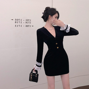 黑色丝绒连衣裙女秋2024年新款 气质收腰显瘦蕾丝拼接V领裙子 法式