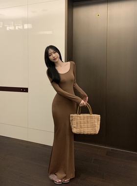 灰色长袖连衣裙女春季2025新款紧身鱼尾裙子方领修身中长款包臀裙