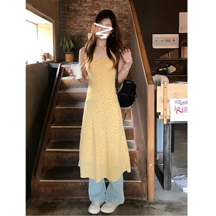 新款 碎花连衣裙子女2025夏季 海边度假风收腰长裙 黄色v领无袖 法式