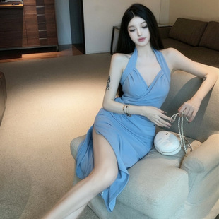 高级感法式 女夏露背包臀长裙子设计感小众 性感挂脖连衣裙2025新款