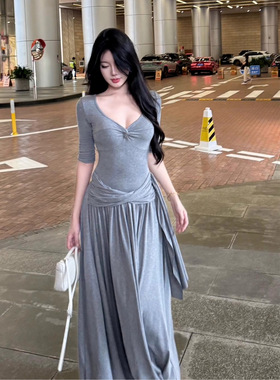法式纯欲性感灰色扭结连衣裙子女夏季2025新款高级感气质收腰长裙