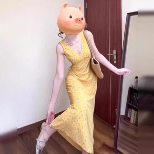 2025新款 v领黄色碎花连衣裙子女夏季 海边度假风收腰长裙 无袖 法式