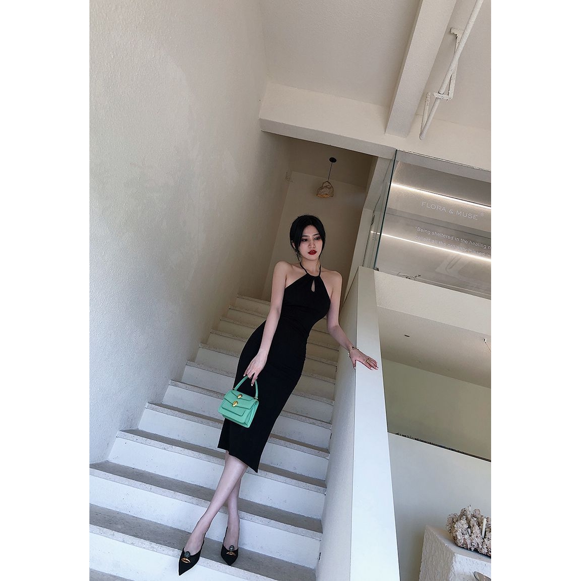 夏季新款黑色挂脖性感露肩连衣裙修身收腰包臀长款礼服小黑裙子