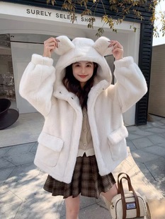 2026冬季新款白色可爱小熊耳朵羊羔毛连帽毛绒加厚皮毛一体外套女