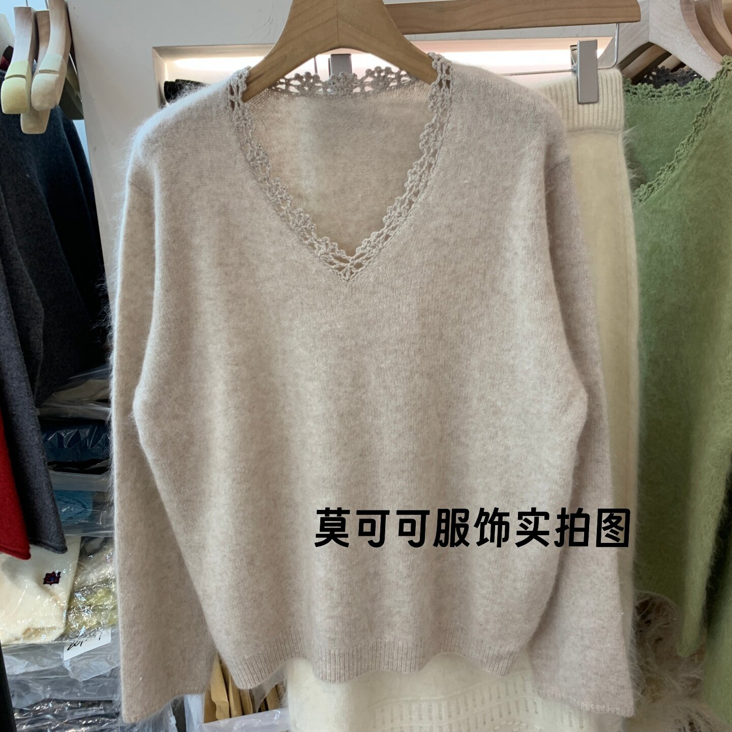 韩系羊毛拉毛镂空钩花V领长袖针织衫女秋冬新款软糯毛茸毛衣2721