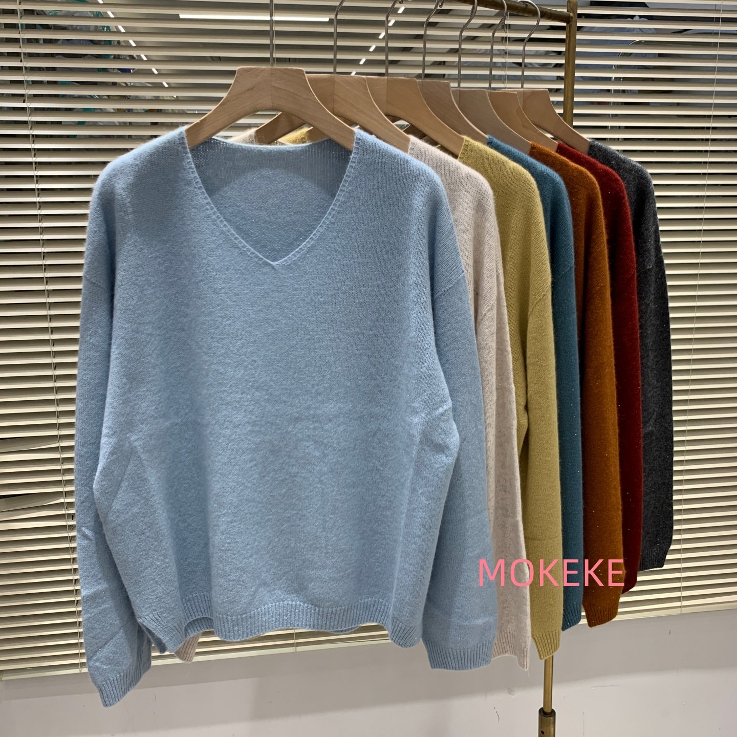 韩系新款羊毛亮片V领长袖下摆开叉针织衫慵懒风显瘦洋气百搭毛衣,女装/女士精品,毛针织衫,淘宝优惠券,粉丝福利购,淘宝优惠卷