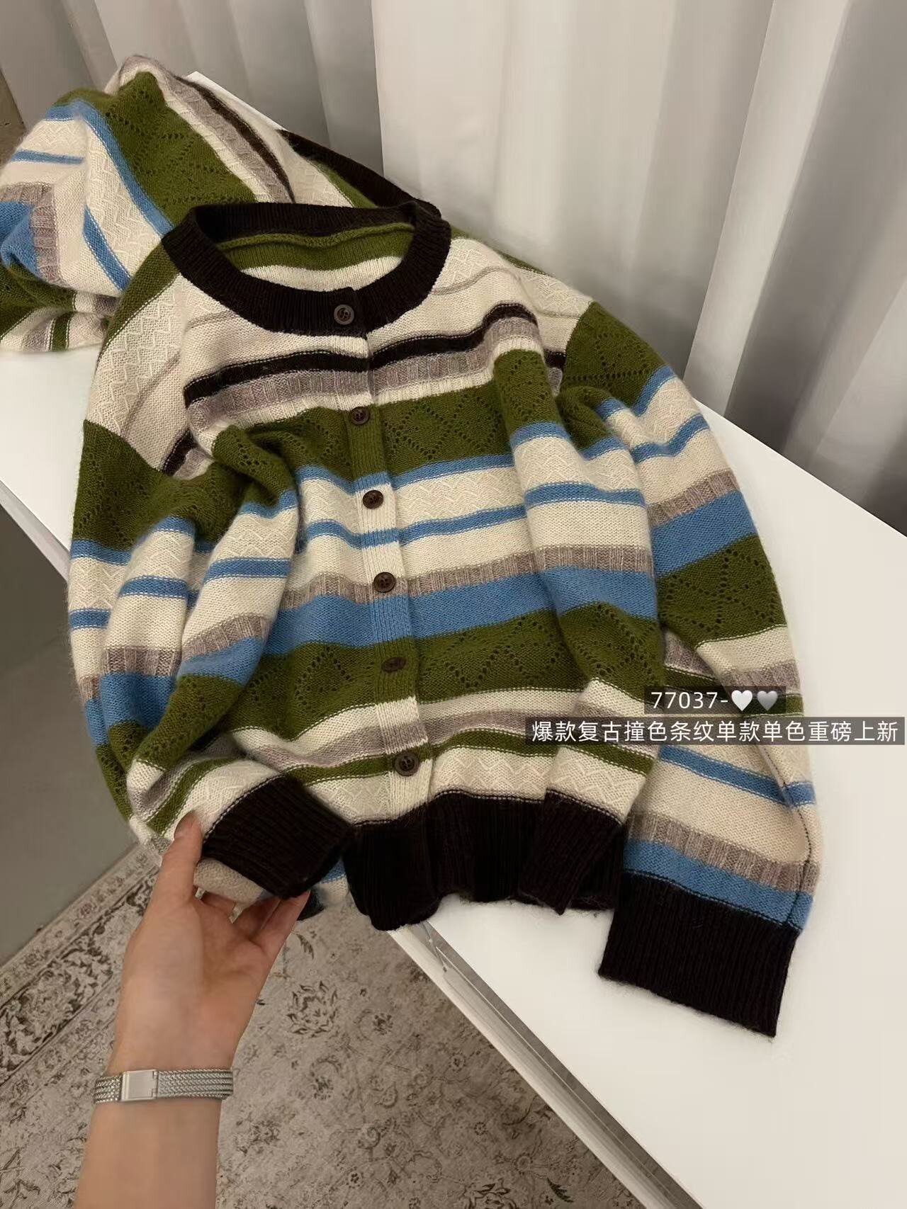 韩系复古撞色条纹圆领针织开衫女秋冬新款宽松百搭毛衣外套Z77037