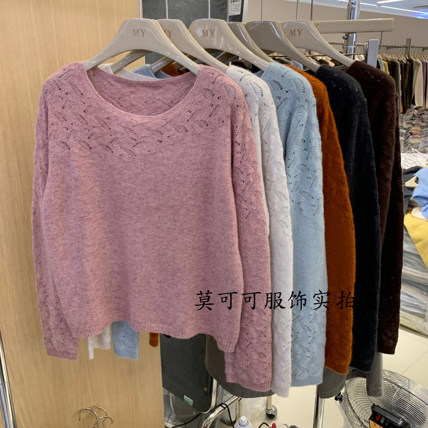 慵懒风镂空钩花圆领长袖针织衫女