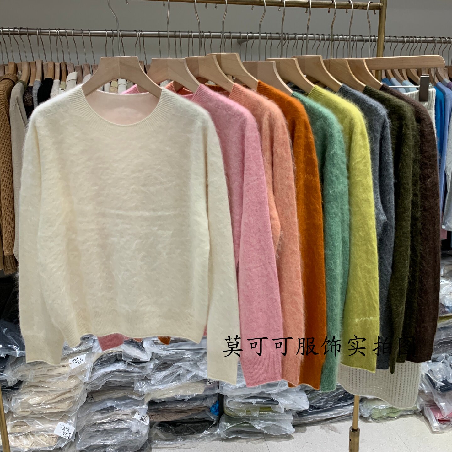 秋冬女温柔慵懒毛绒圆领针织衫