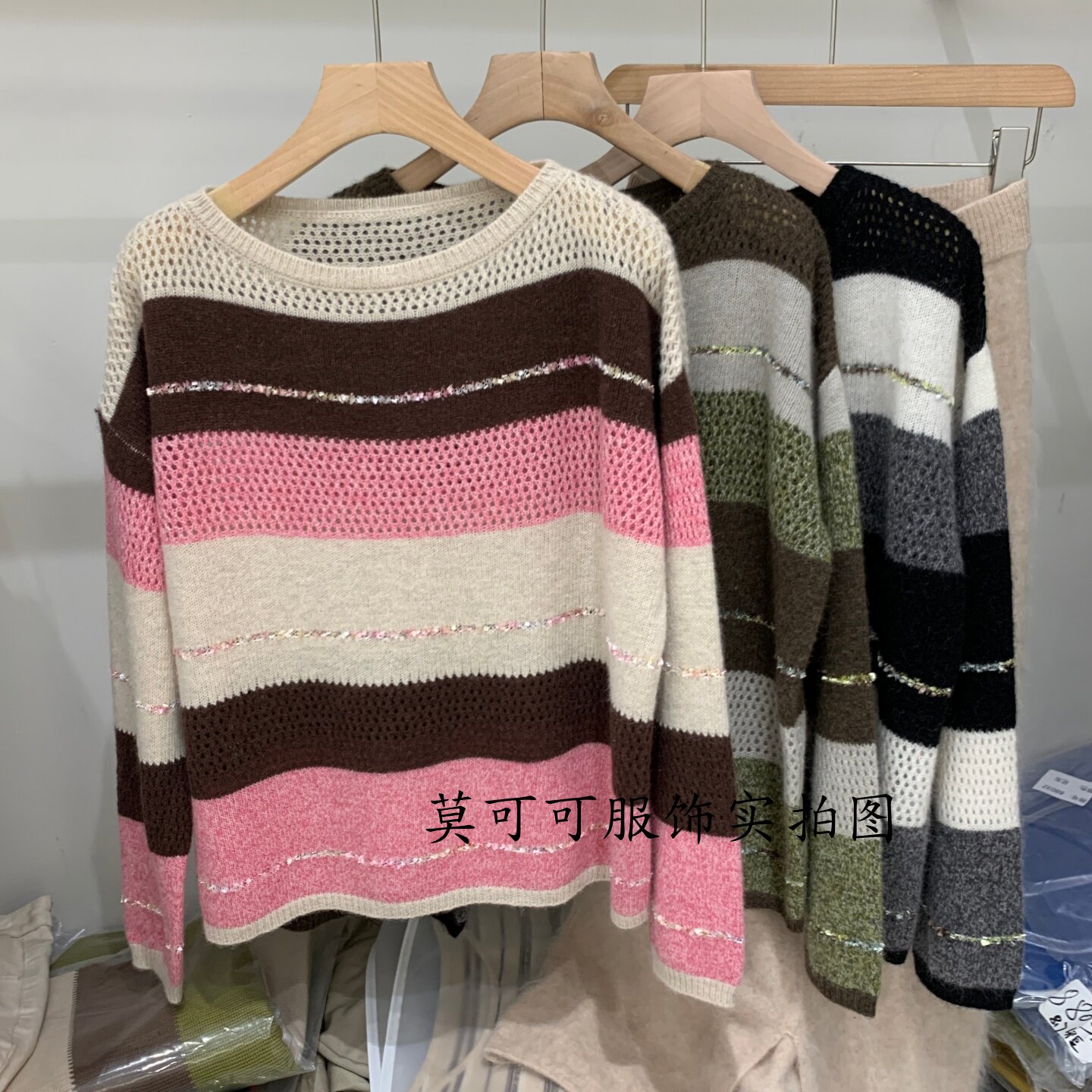 韩系圆领镂空亮丝花条显瘦针织衫