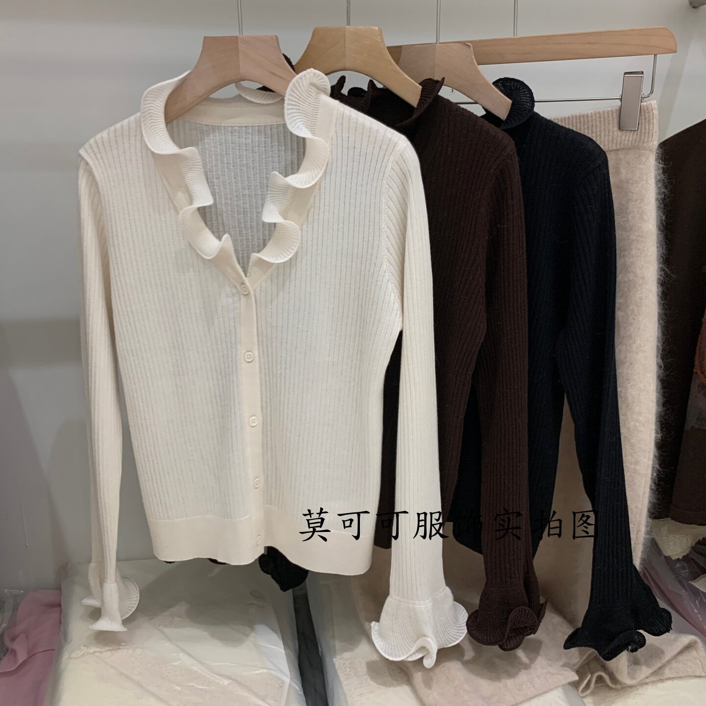 法式细羊毛V领木耳边针织开衫