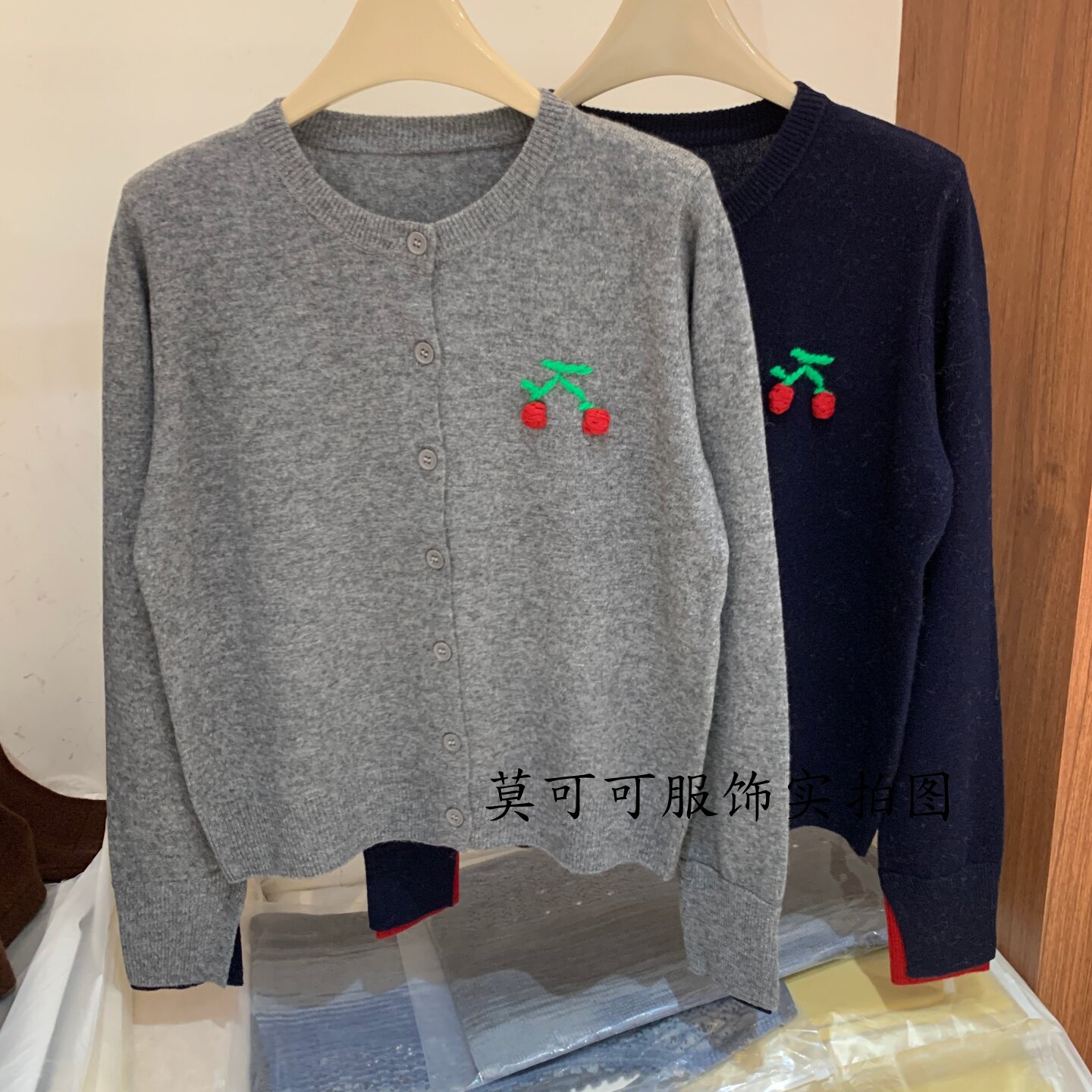 樱桃刺绣纯羊毛圆领针织开衫女