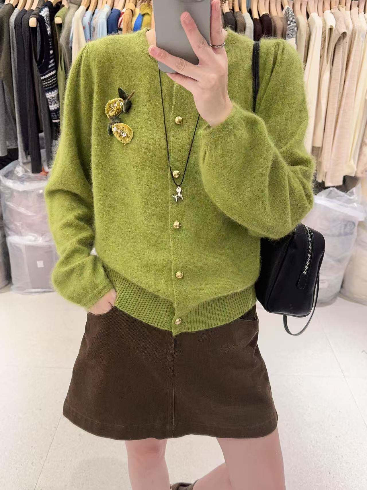 欧货新款圆领立体花朵泡泡袖针织开衫女软糯气质百搭外套毛衣潮