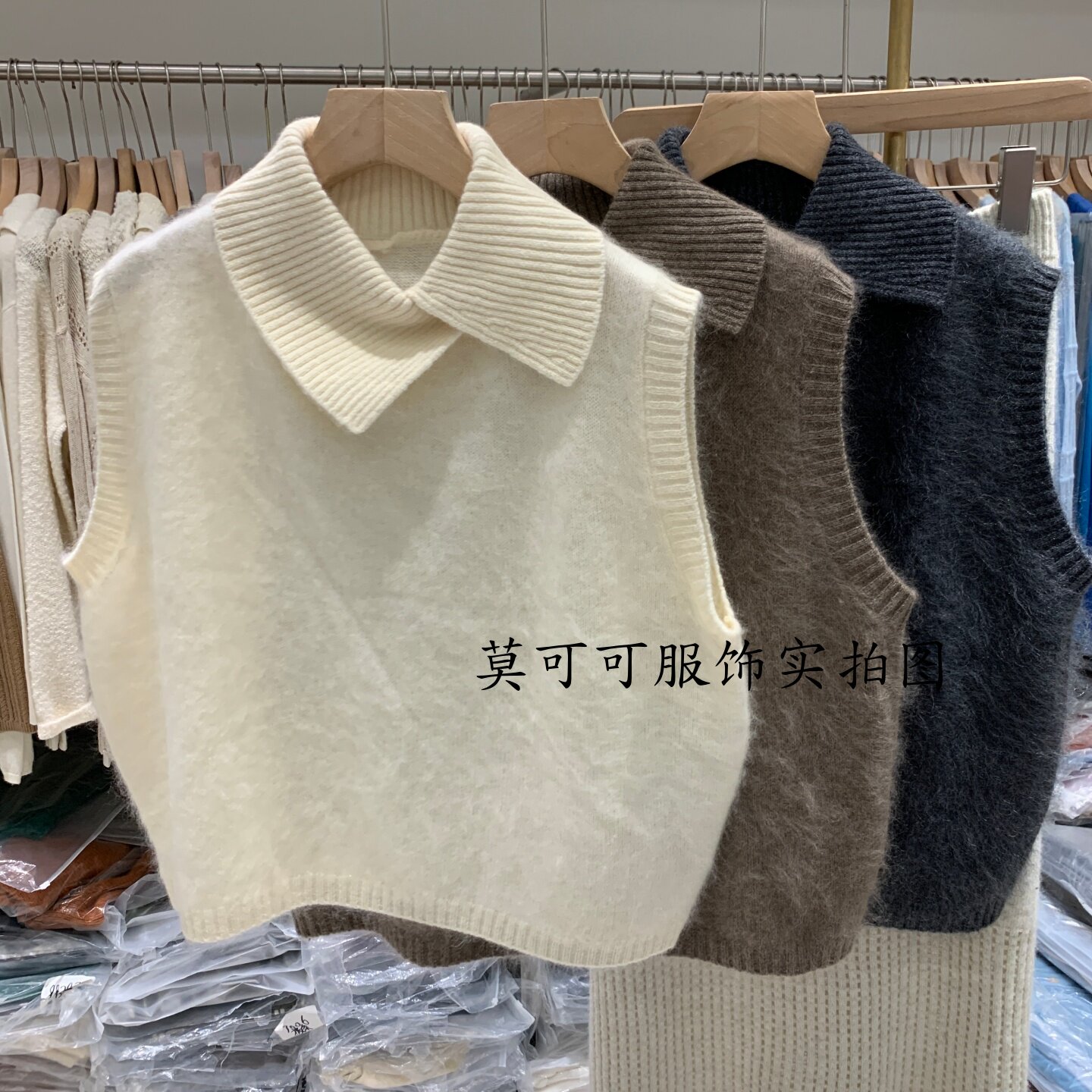 设计感翻领无袖针织马甲女显瘦