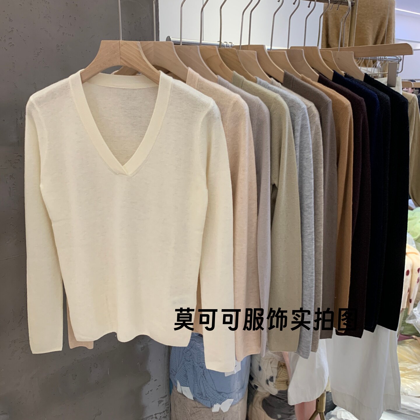 纯羊毛交叉V领长袖极简针织衫女