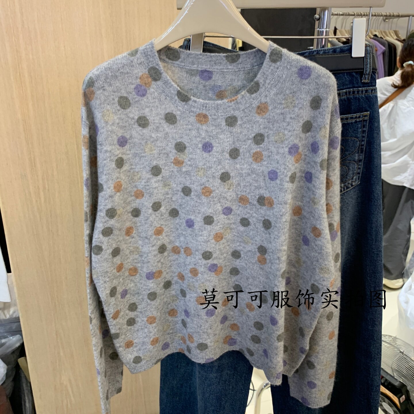 韩系彩色波点圆领显瘦针织衫女