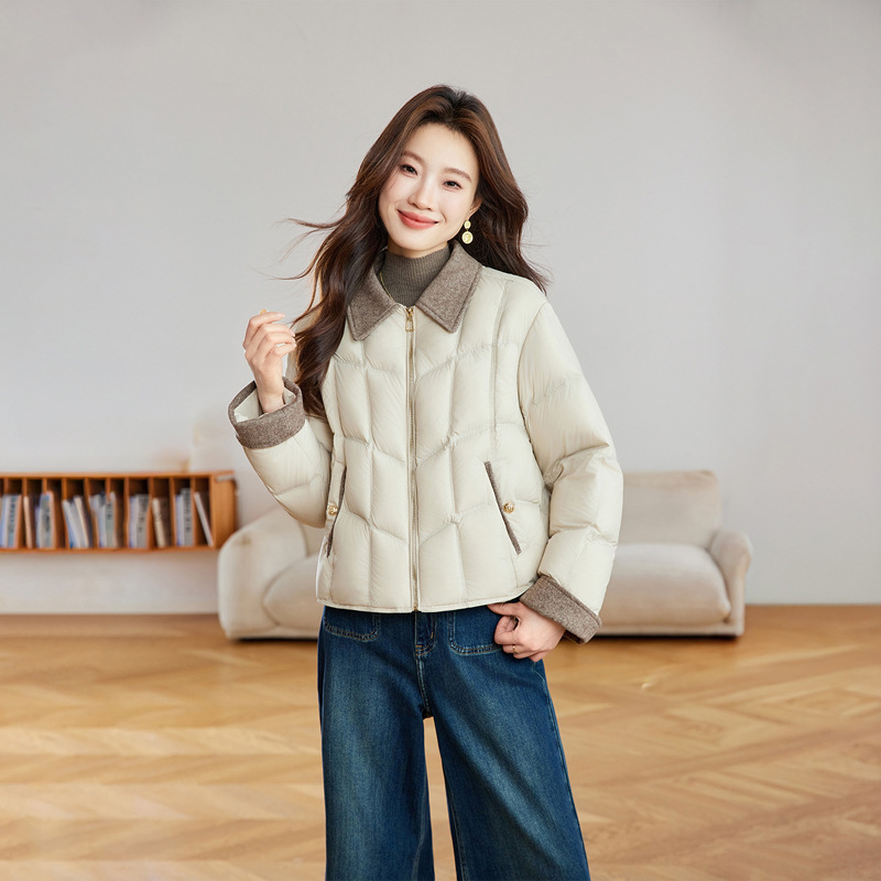 气质短款羽绒服女冬季新款2025年简约时尚保暖翻领女装外套WN1077