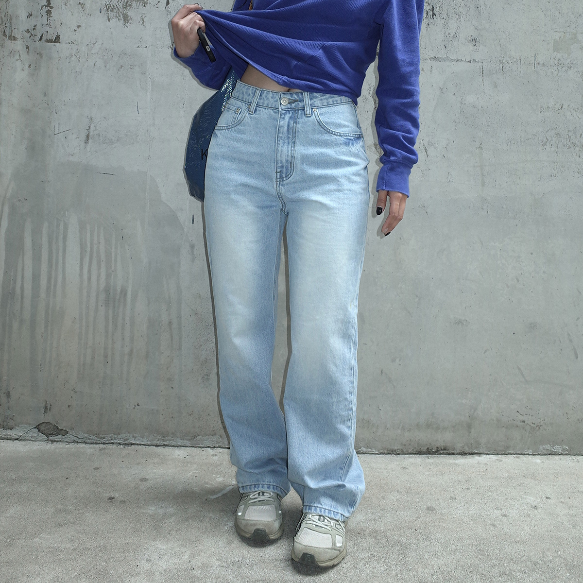 Ravehouse梨形胯宽腿粗冰蓝浅蓝色柔软舒适牛仔裤长裤春款
