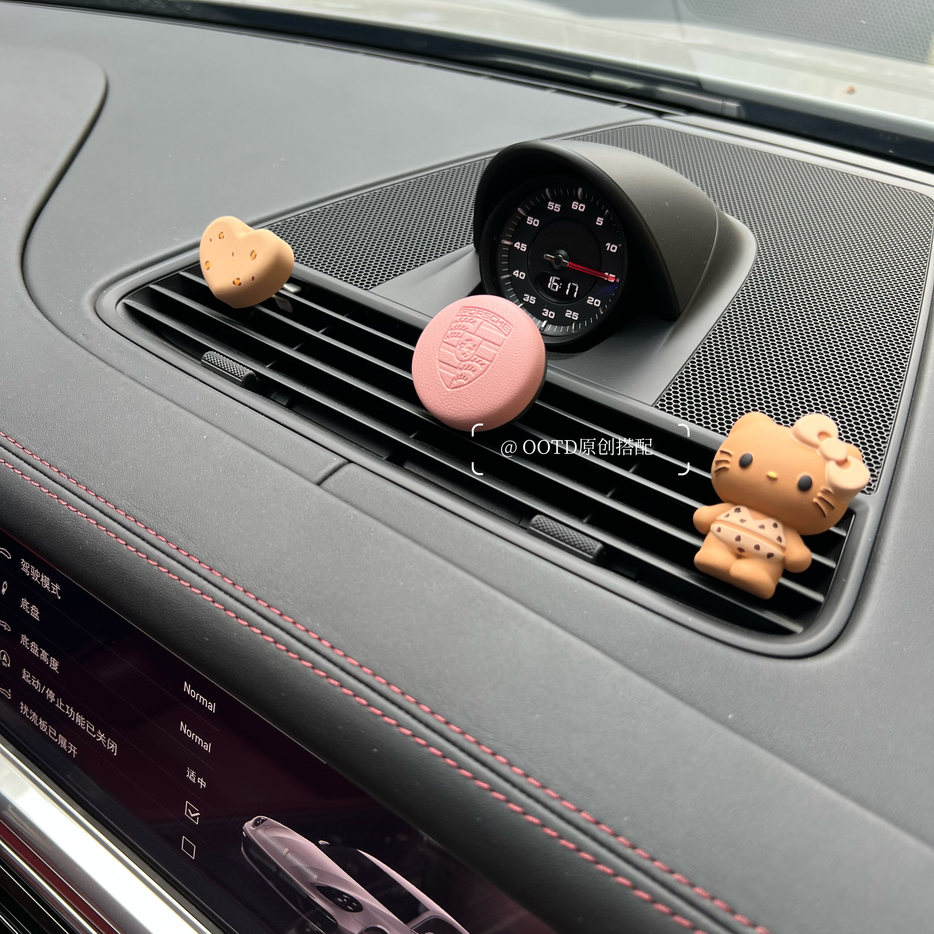 黑皮KT猫车载香薰汽车出风口装饰