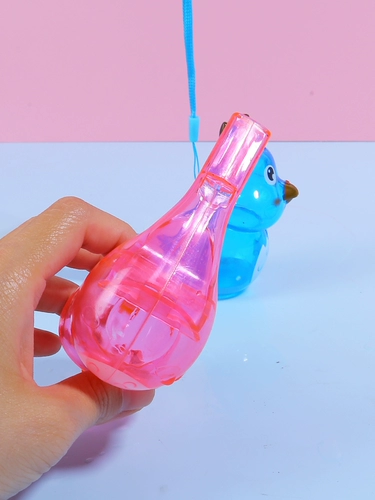 Водяной свистки детские мышечные произношения в рот могут инъецировать водой и водой, водой, птицами и младенцами и молодыми птицами, маленькие птичьи игрушки