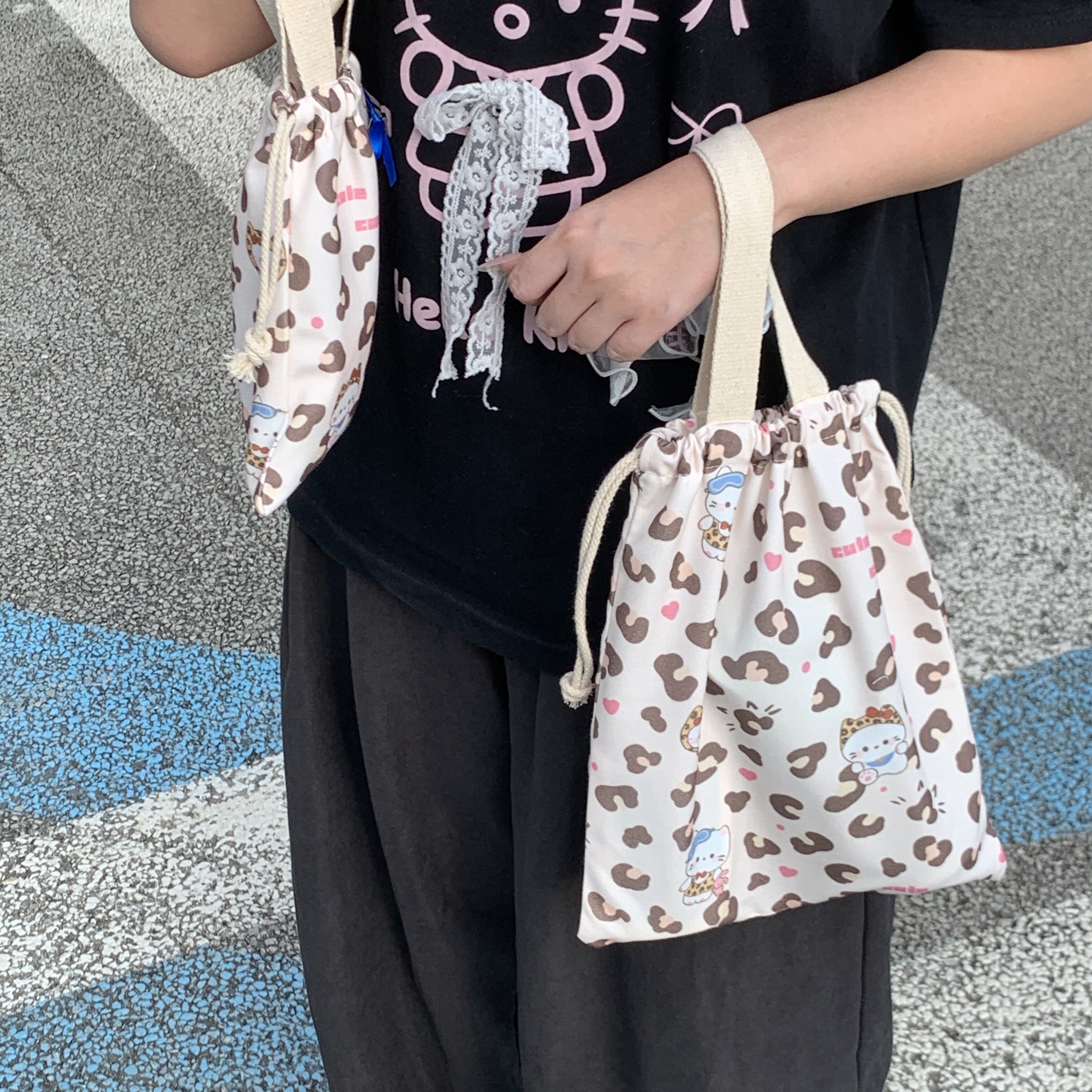 豹纹kt抽绳手拎袋卡通印花帆布束口袋学生便携通勤轻便袋手提袋潮