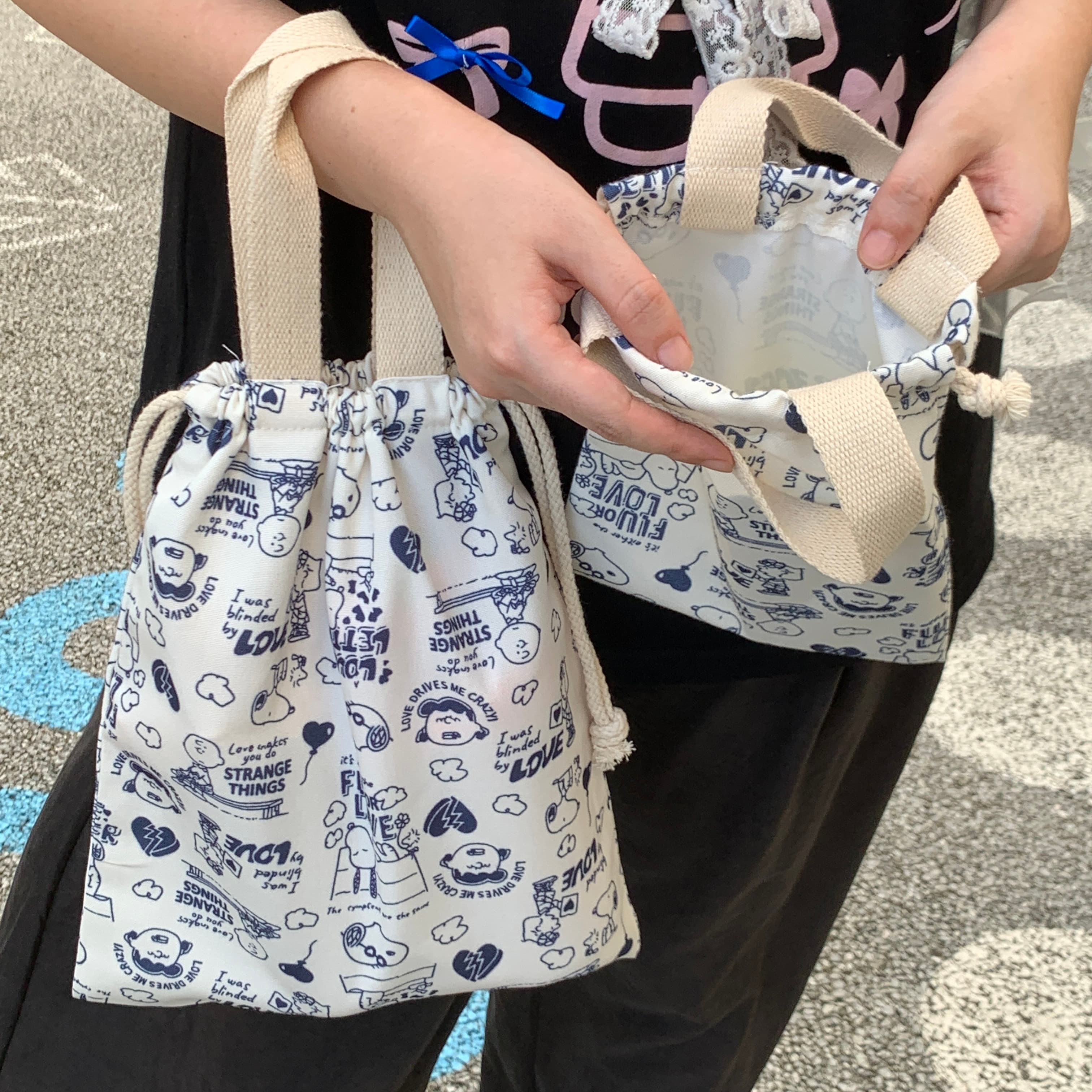 米色史努比印花抽绳束口袋帆布包女大容量化妆收纳手提杂物整理袋