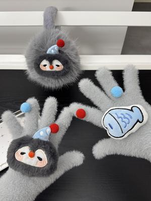 【企鹅嬉戏小鱼2件套】可爱萌物撞色毛球加厚手套耳罩2025新款潮