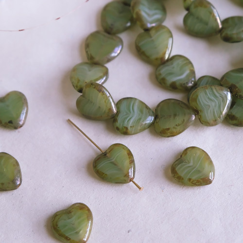 16×15mm 复古棕色描边果绿爱心进口捷克琉璃珠手工串珠材料散珠