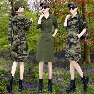 迷彩裙长袖连衣裙女春秋季2025包臂修身显瘦军绿裙中长款衬衫裙子