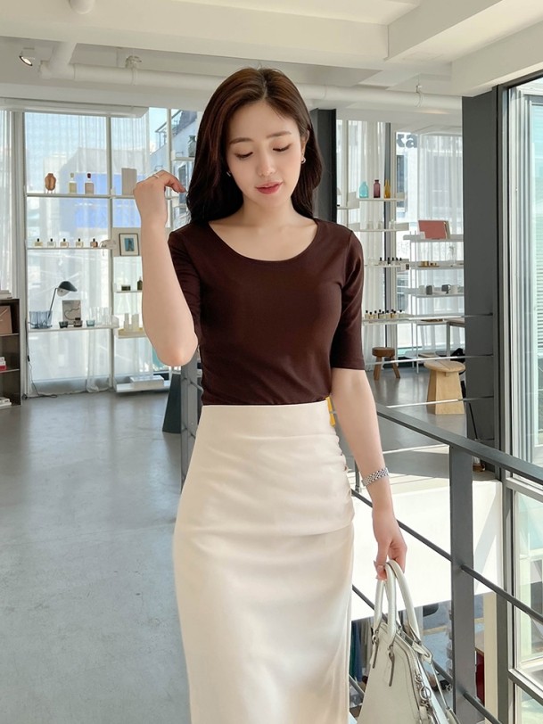 中袖紧身薄款圆领莫代尔女T恤