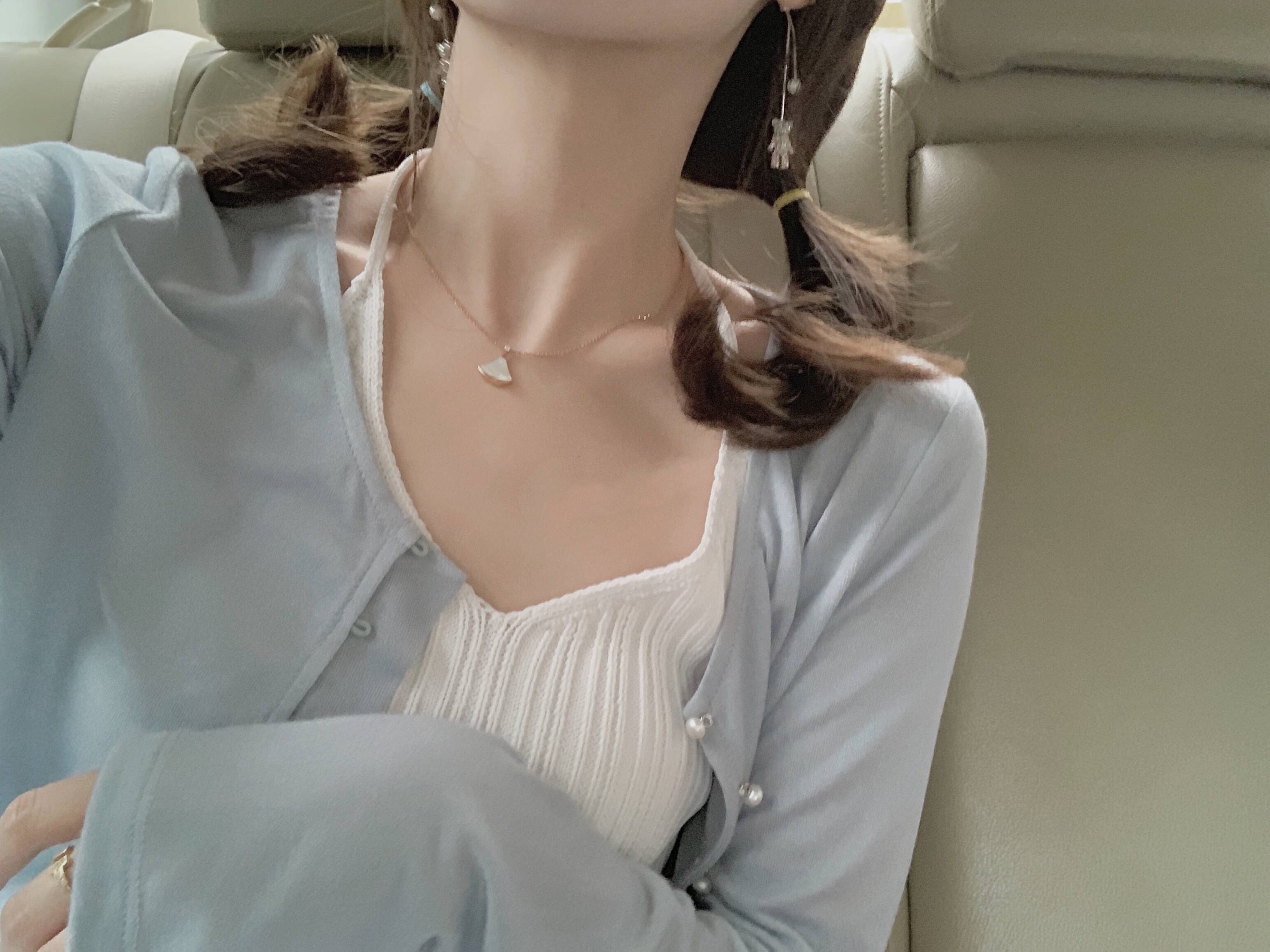 莫奈午后花园设计很精致的珍珠扣小开衫外套扣起来上衣也很好看