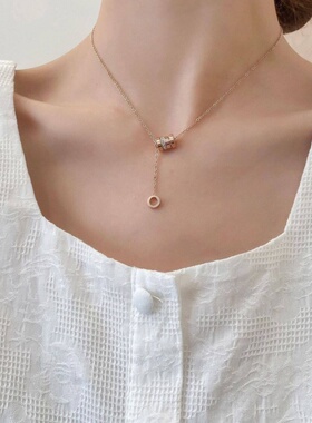 达令 金色小蛮腰项链 女士高级感毛衣链 钛钢锁骨链 衣服配饰吊坠