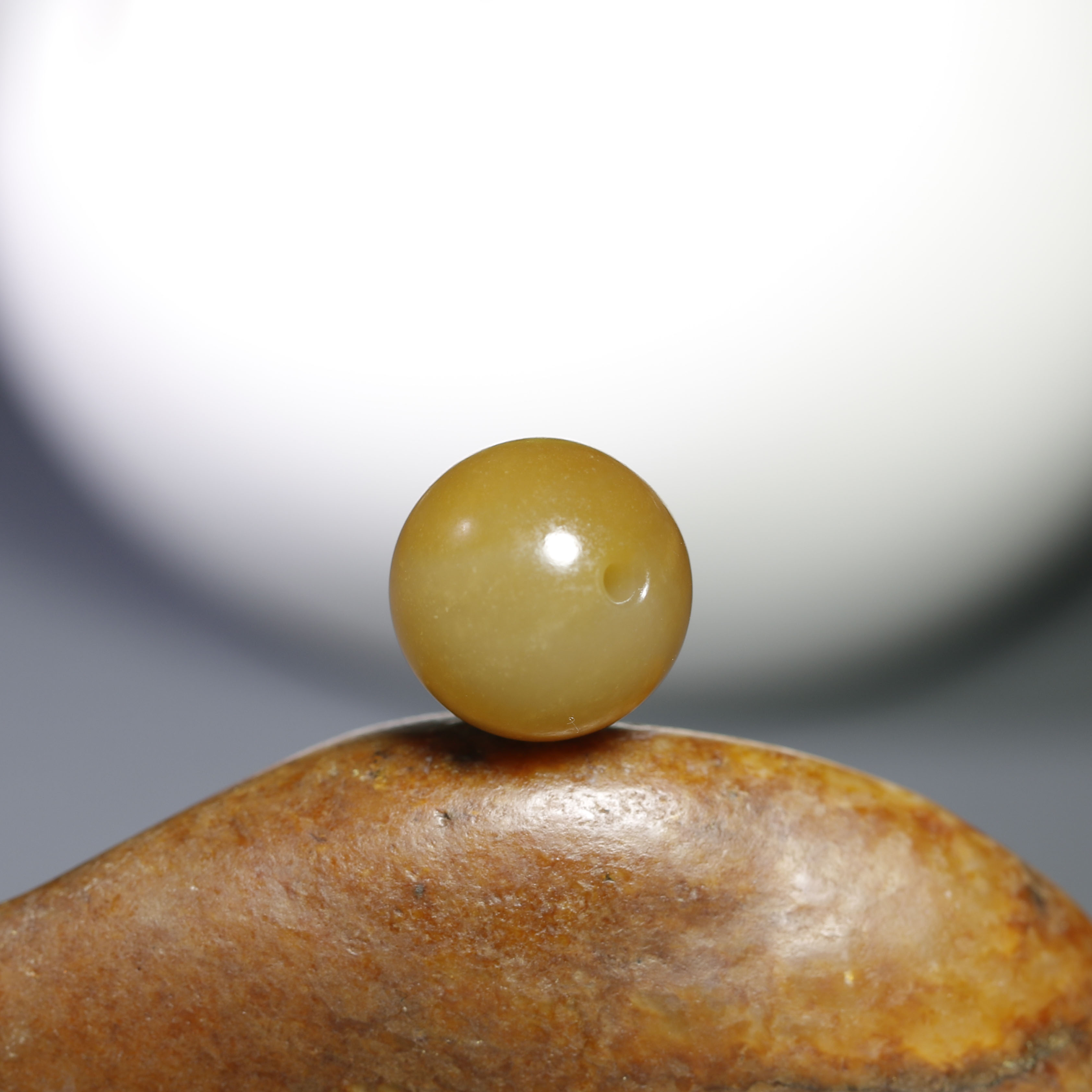 珠玉珍藏和田玉籽料黄沁圆珠单珠