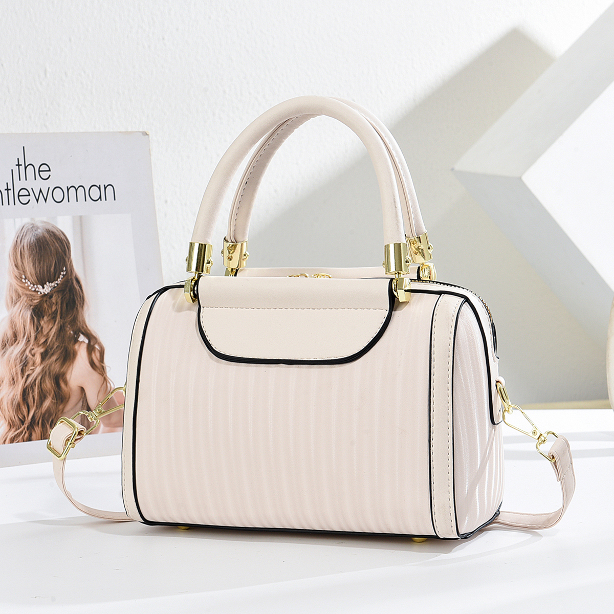 简约高级感小包包女冬2025新款软皮休闲枕头包百搭女士斜挎手提包