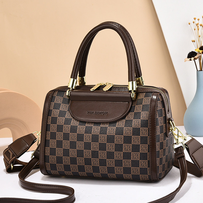 高级感小包包女包单肩斜挎复古波士顿枕头包大容量女士宽带手提包