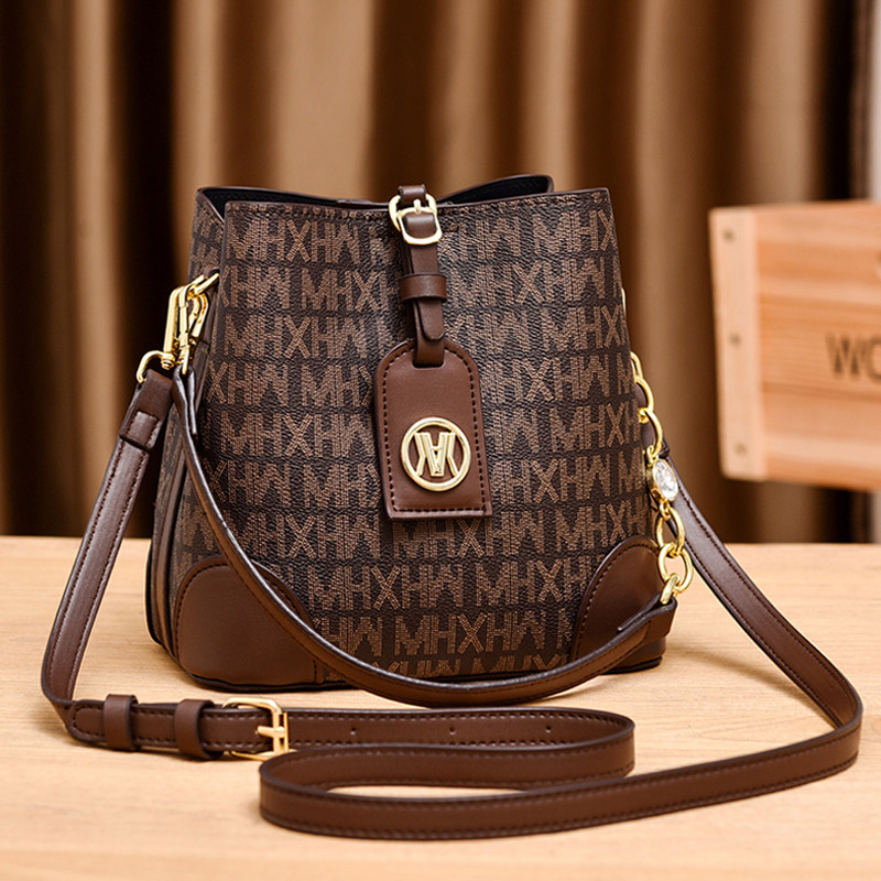 高级感小包包女2026新款复古轻奢水桶包春夏小众百搭单肩斜挎女包