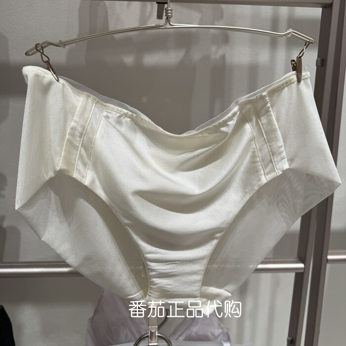 BC23CB1爱慕高端BE CHIC新款含桑蚕丝女士中腰平角内裤 580