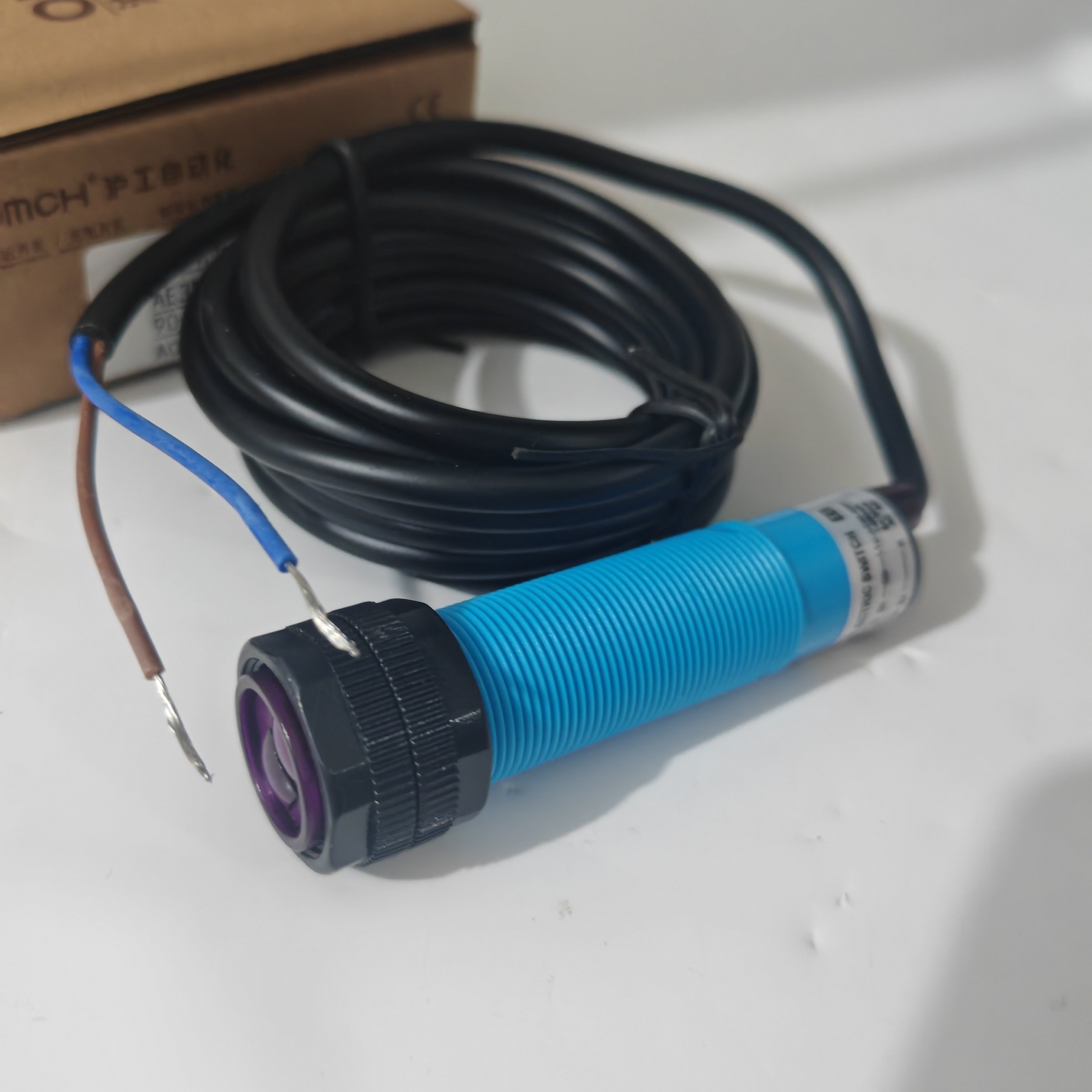 沪工AE3F-DS30A1常开AC90-250VAC交流二线常开NO漫反射式光电开关