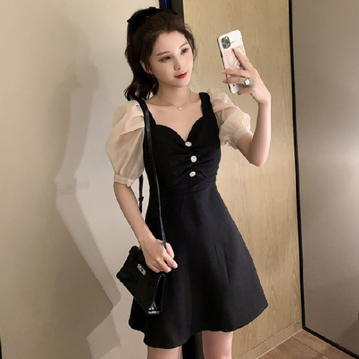 2021 summer new French retro bubble sleeve V-neck waist slim dress women's small black dress