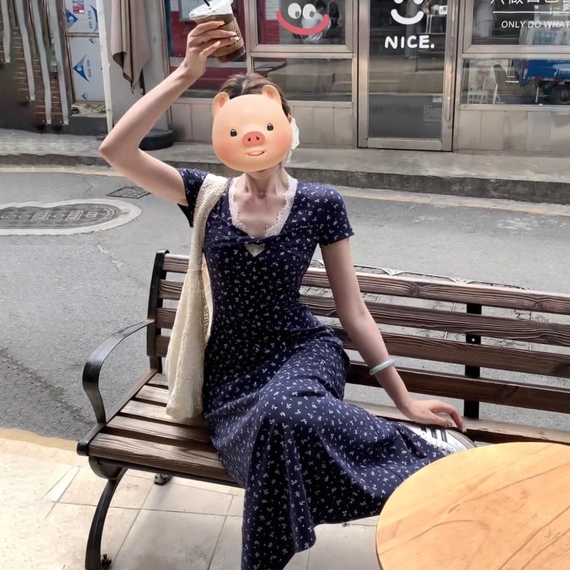 法式扭结镂空短袖连衣裙女夏季纯欲风碎花裙收腰A字裙藏蓝色长裙