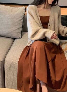 茶系穿搭一整套秋冬小香风高级感毛衣针织开衫配吊带裙子两件