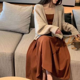 茶系穿搭一整套秋冬小香风高级感毛衣针织开衫配吊带裙子两件
