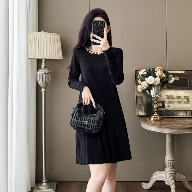 法式小香风针织连衣裙秋季新款时尚设计感拼接打底裙复古百褶