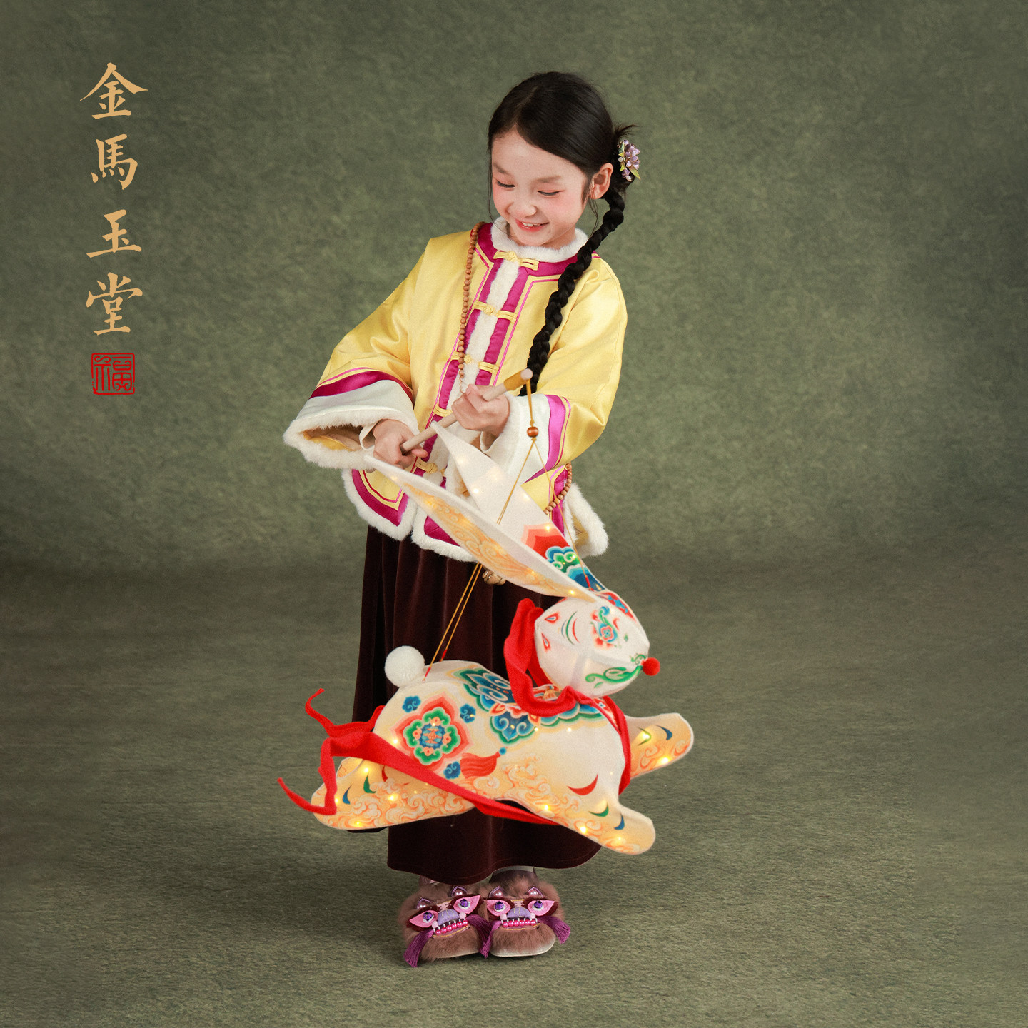 大耳象女童毛毛撞色边旗袍上衣冬款宝儿新中式拜年服缎面保暖外套图片