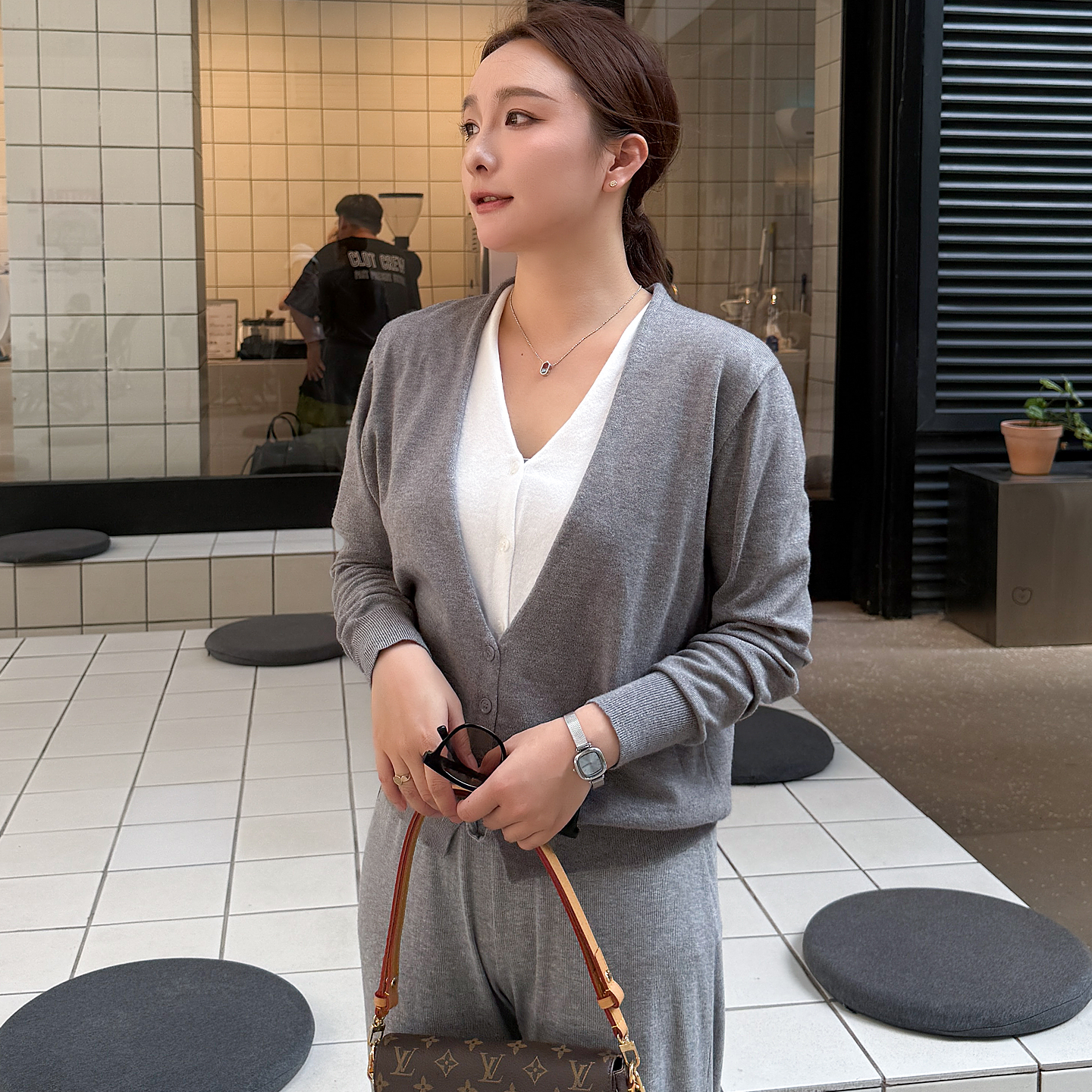 早秋假两件v领针织开衫女高级感