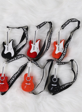 1:12娃娃屋Dollhouse迷你微缩食玩OB11/BJD场景复古背带玩偶吉它