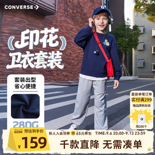 衣身印有品牌标识或艺术图案