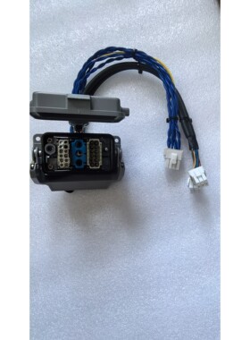 CM台车电源线内。带蓝色和黄色线缆，接口完整无损，适合工业自