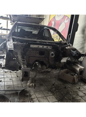 凌渡车壳，一个棕色一个白色，全车拆车件，要什么拆什么